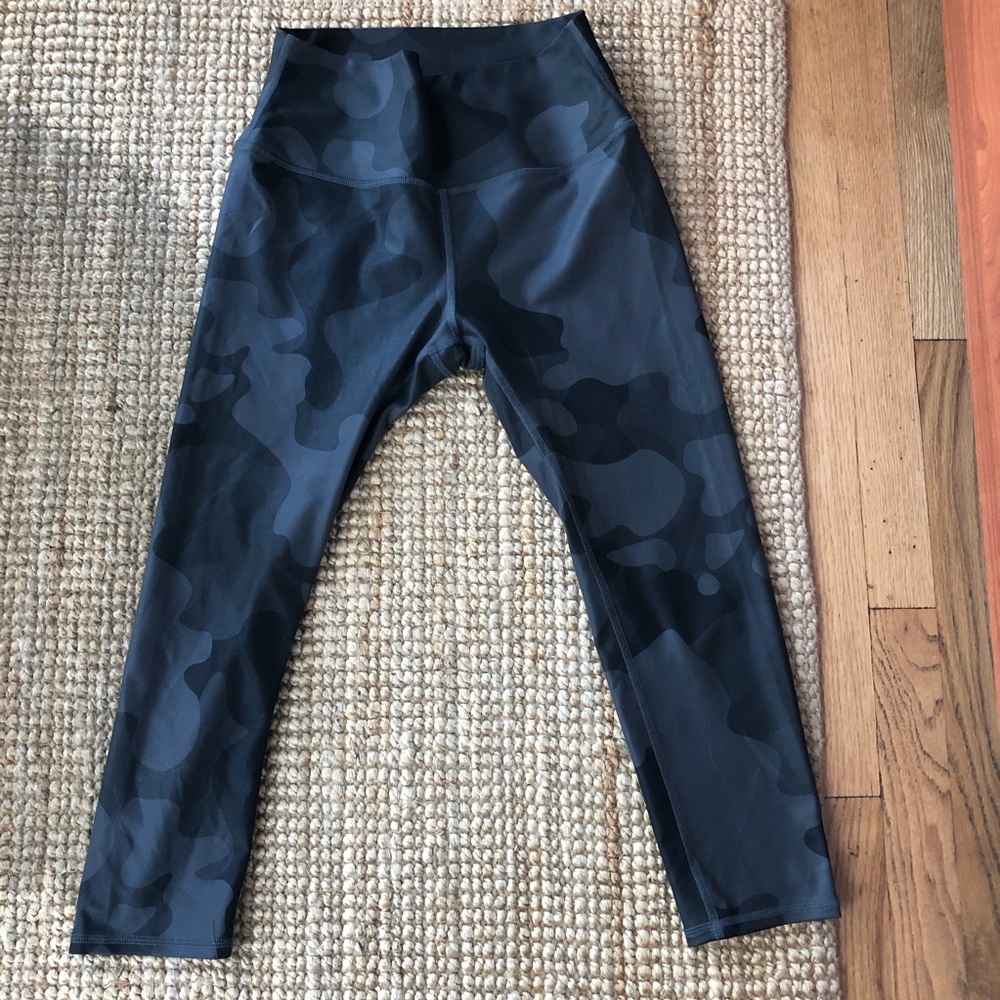 Alo Yoga Camo Print Leggings